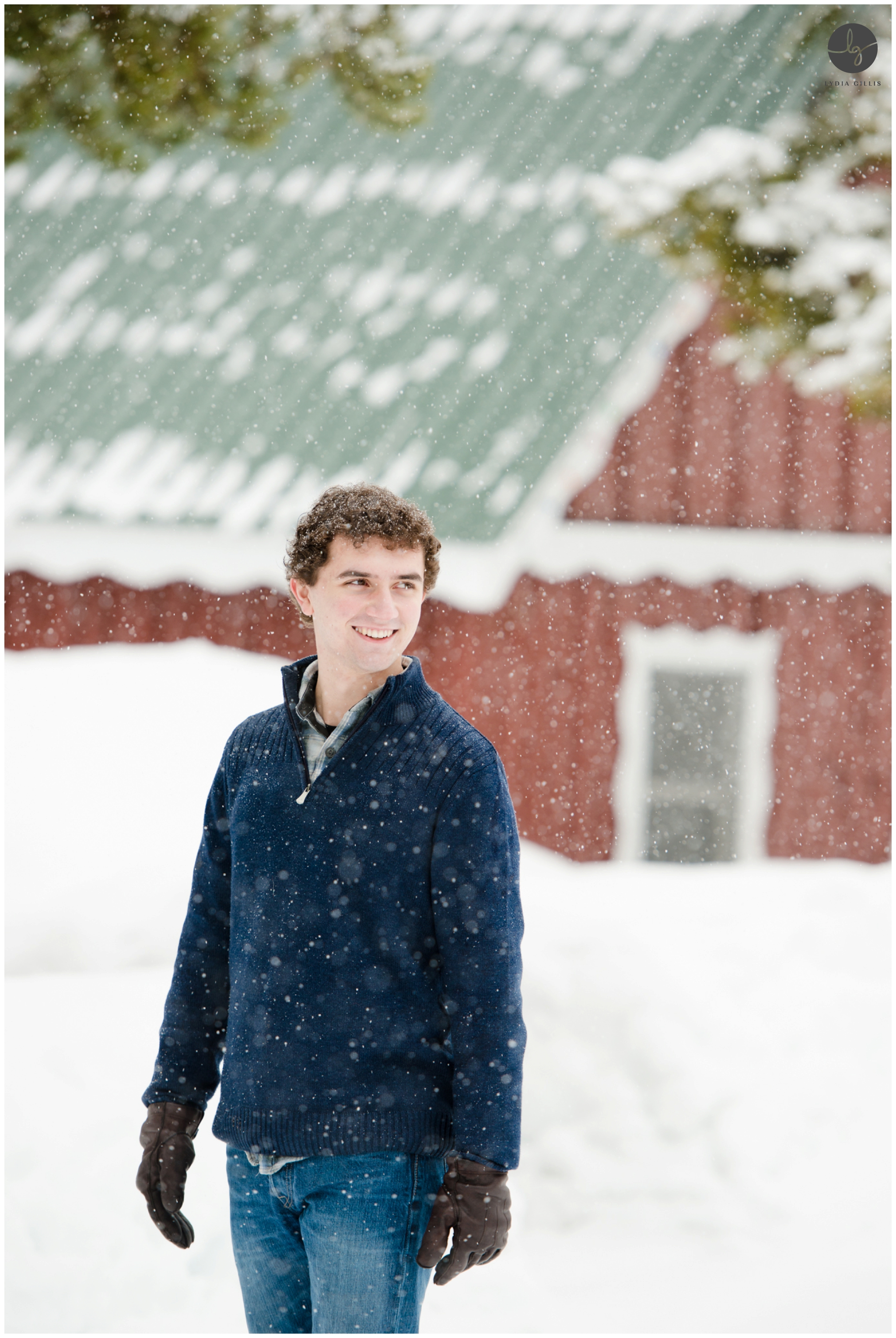 Pictures of senior boy in the snow | Lydia Gillis Photography