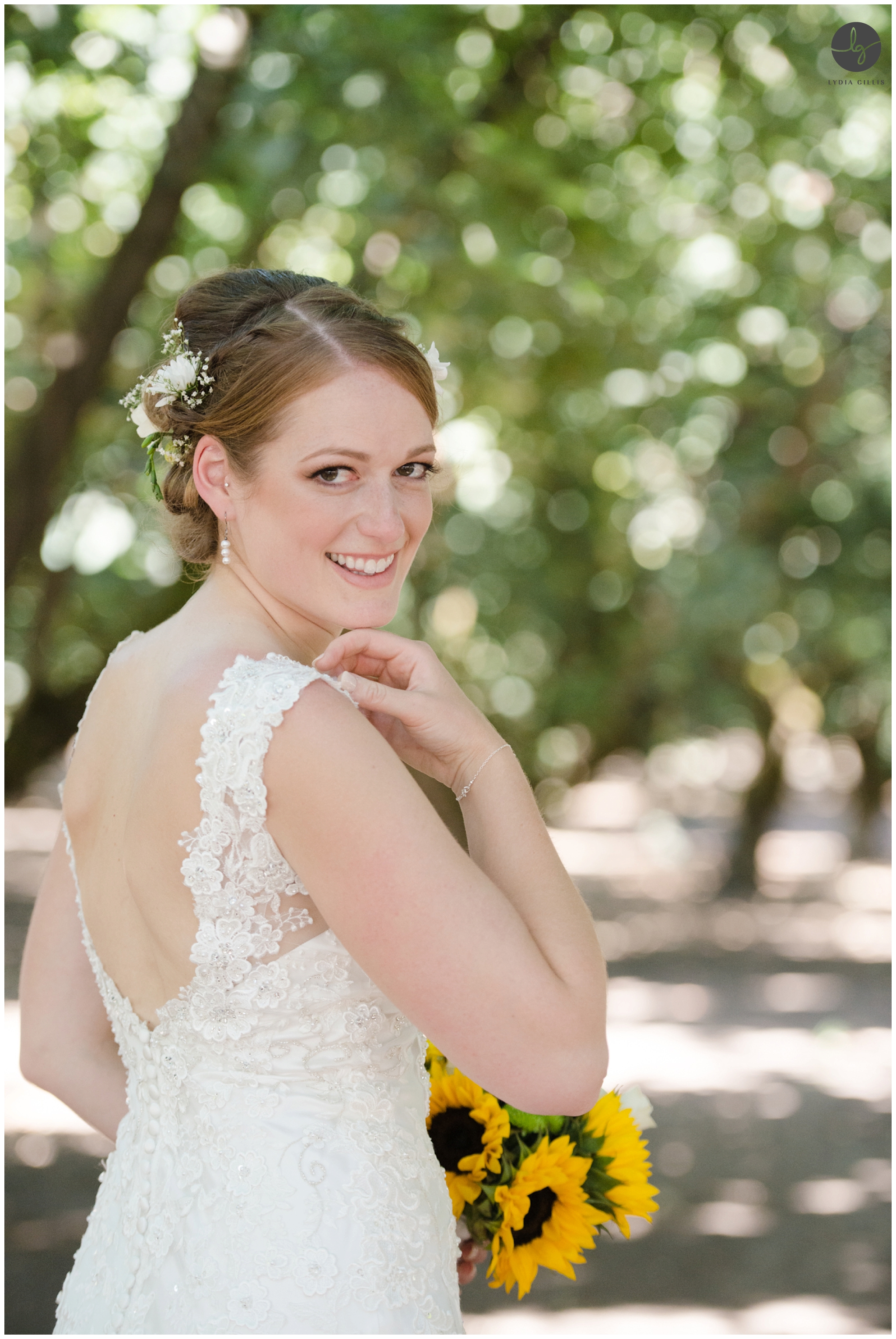 Mckenzie Oak Ranch Wedding, outdoor wedding picture the bride | Lydia Gillis Photography 