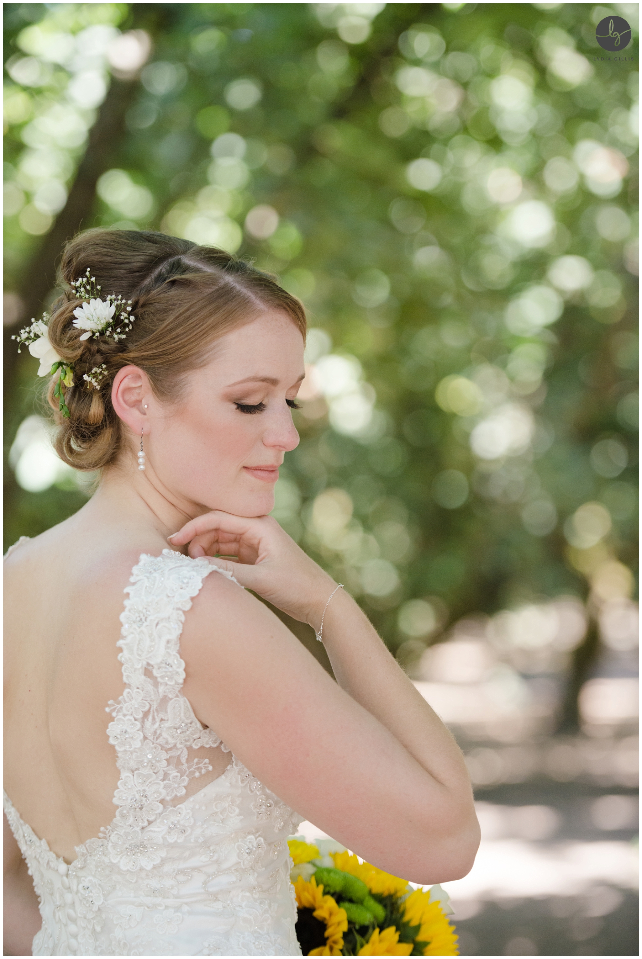 outdoor wedding picture the bride | Lydia Gillis Photography 