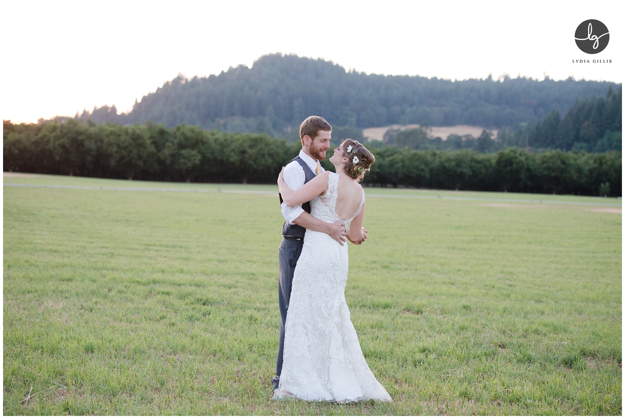 Outdoor wedding picture of bride and groom | Lydia Gillis Photography 