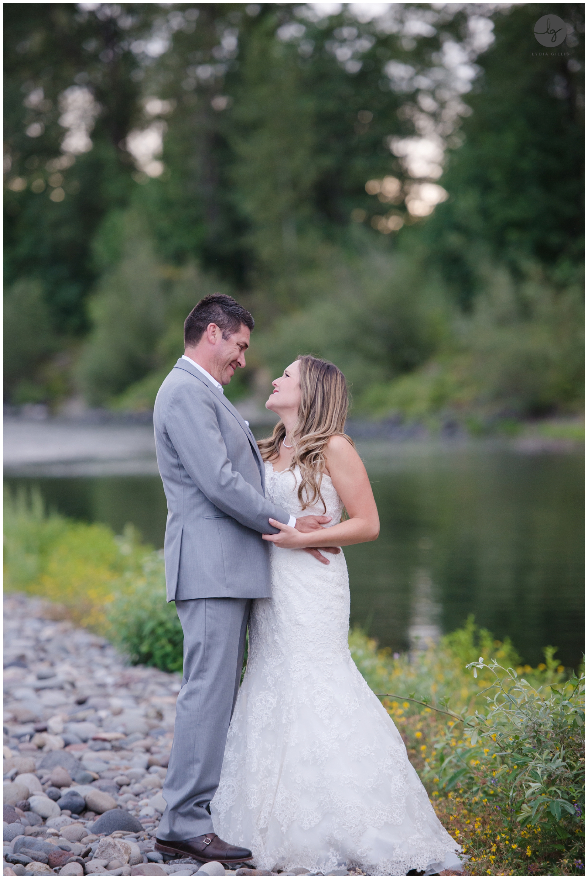 photo of bride and groom at an outdoor wedding photographed by Eugene wedding photography, Lydia Gillis Photography