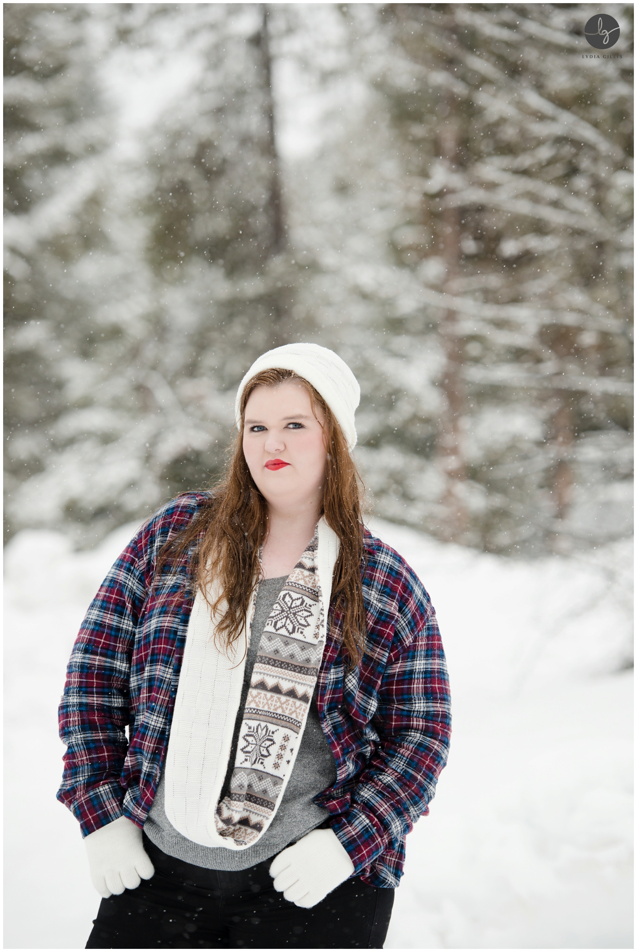 girl playing in the snow, willamette pass | Lydia Gillis Photography