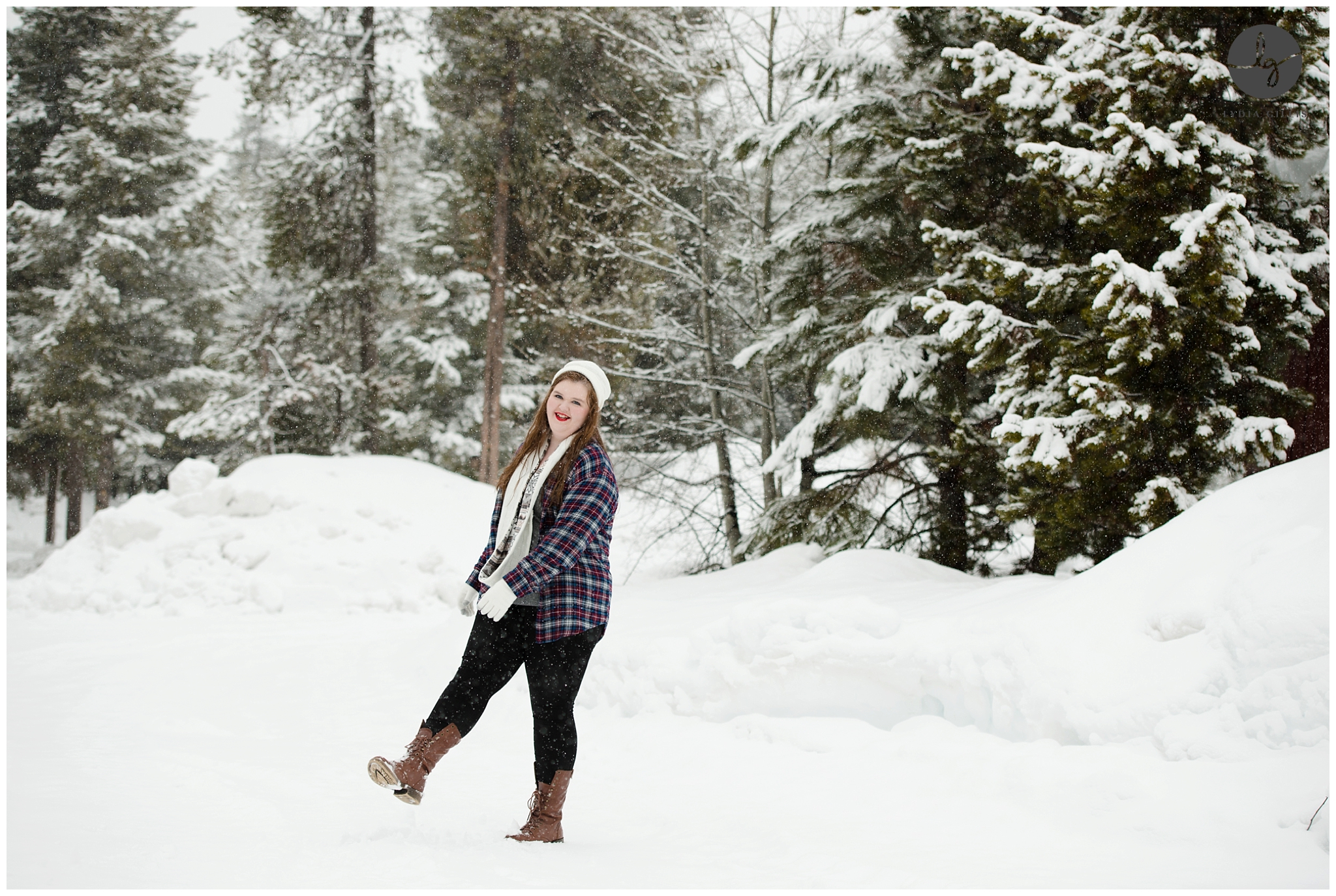 girl playing in the snow, willamette pass | Lydia Gillis Photography