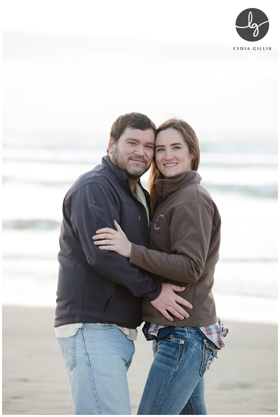 engagement session in florence north jetty oregon photographed by eugene wedding photographer Lydia Gillis